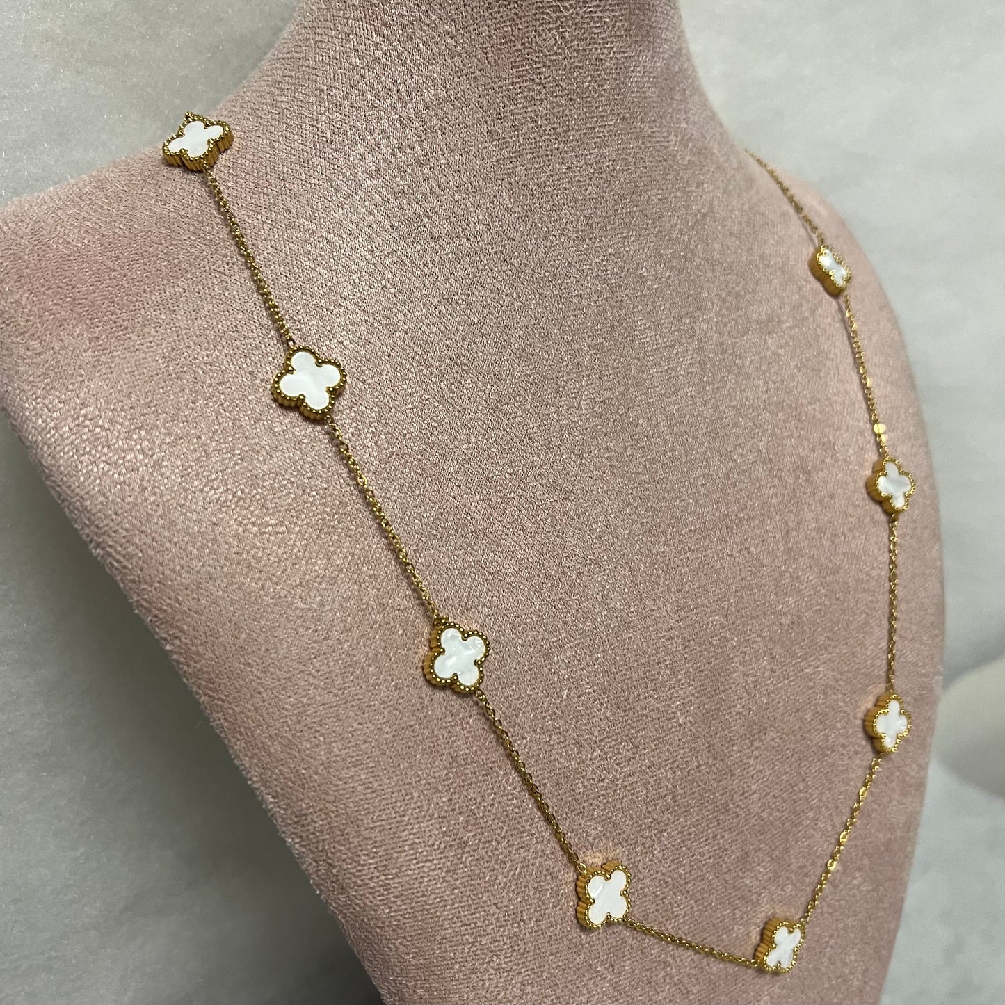 Necklace Clovers White